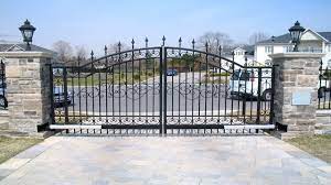 Automatic swing gate